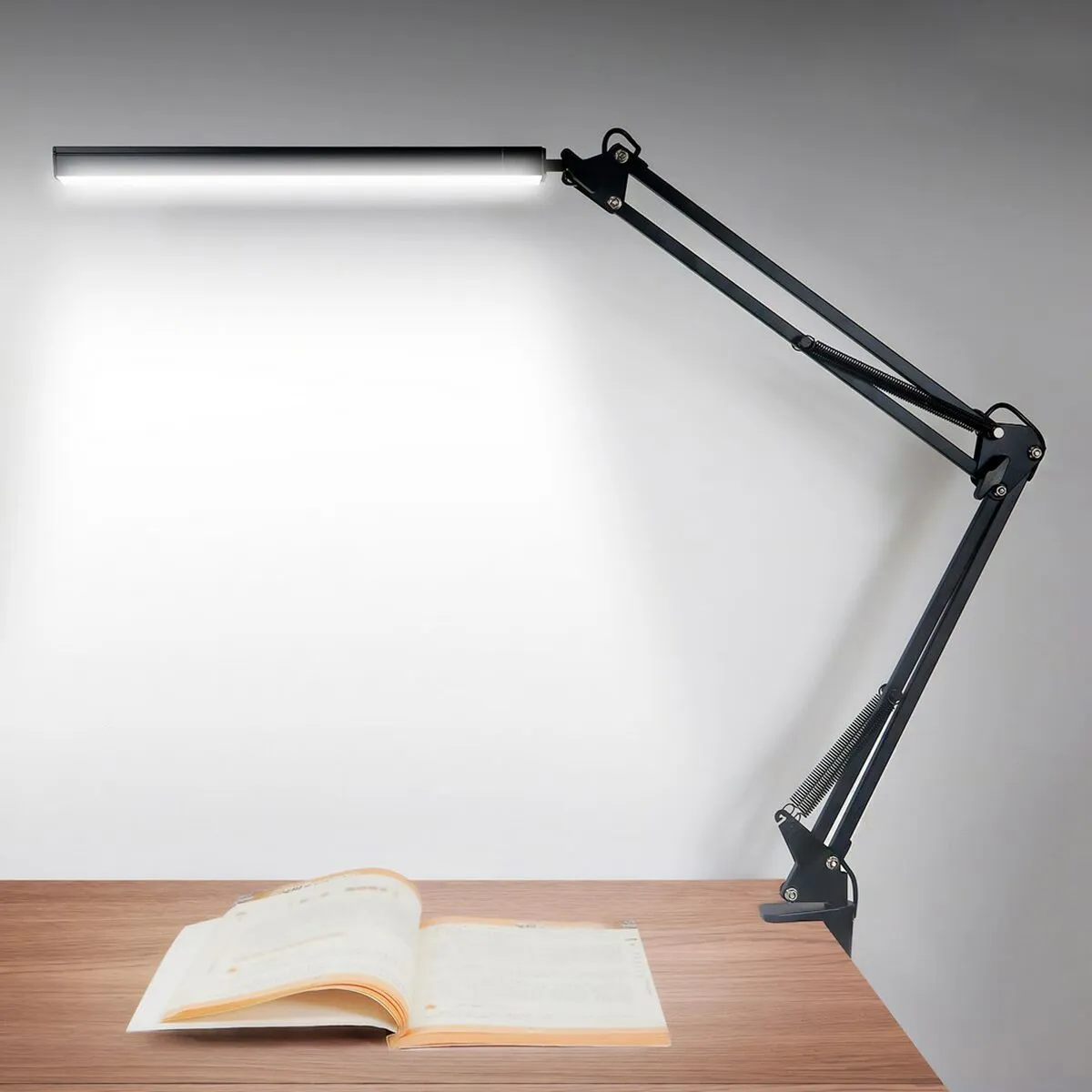 Desk lamp Media Tech MT224. Black 750 Lm