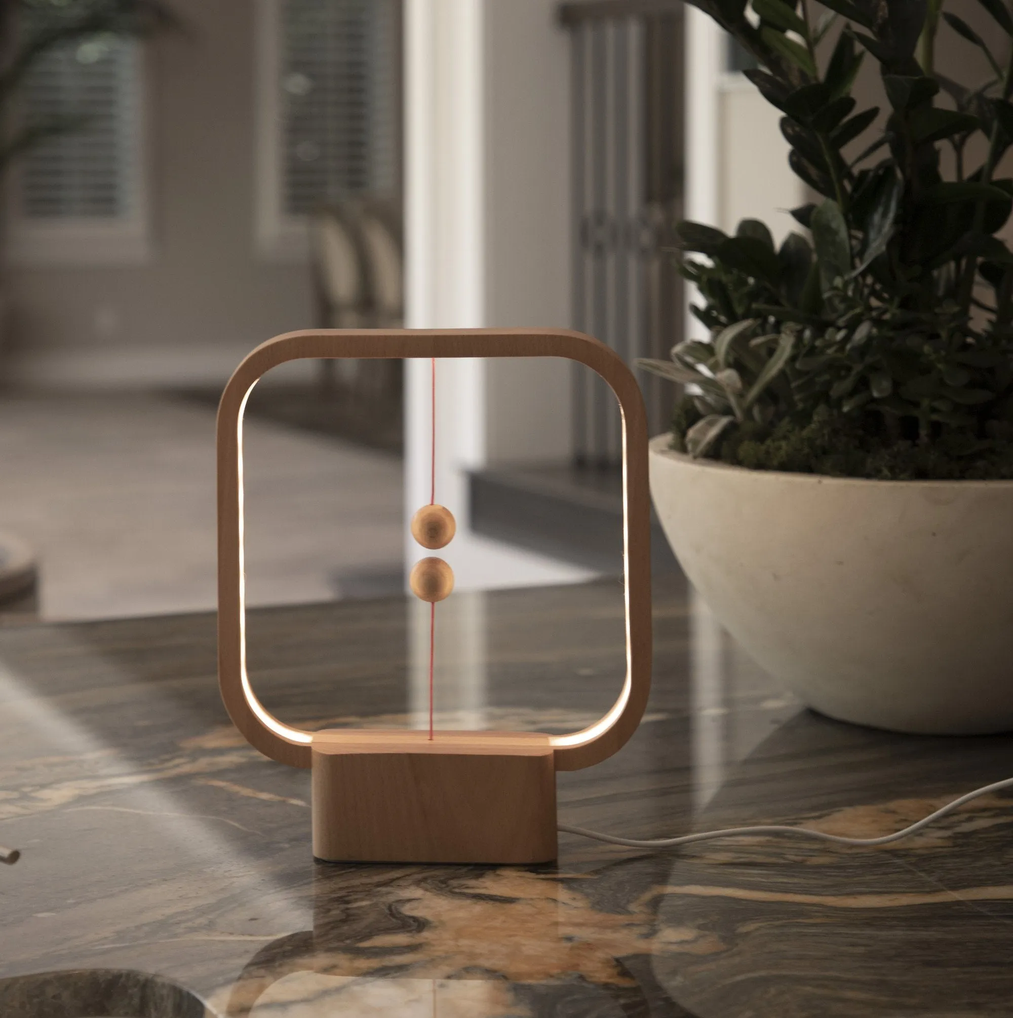 HENG Balance Lamp Square