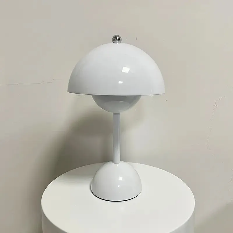 Table Lamp Nordic Simple Creative LED Study Desk Lamps Bud Decor Night Lamps Macaron Mushroom Light Metal Bedroom Bedside Home