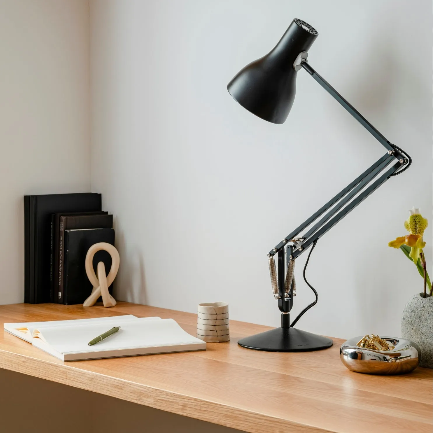 Type 75 Desk Lamp