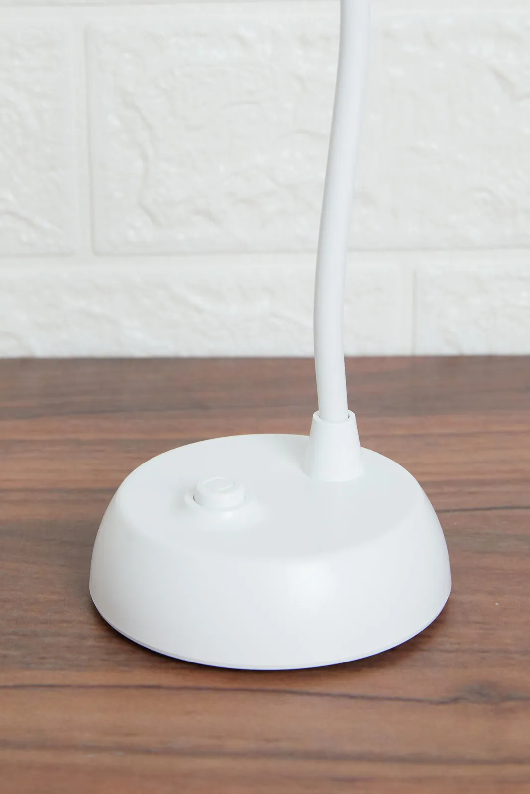 White Plain Desk Light